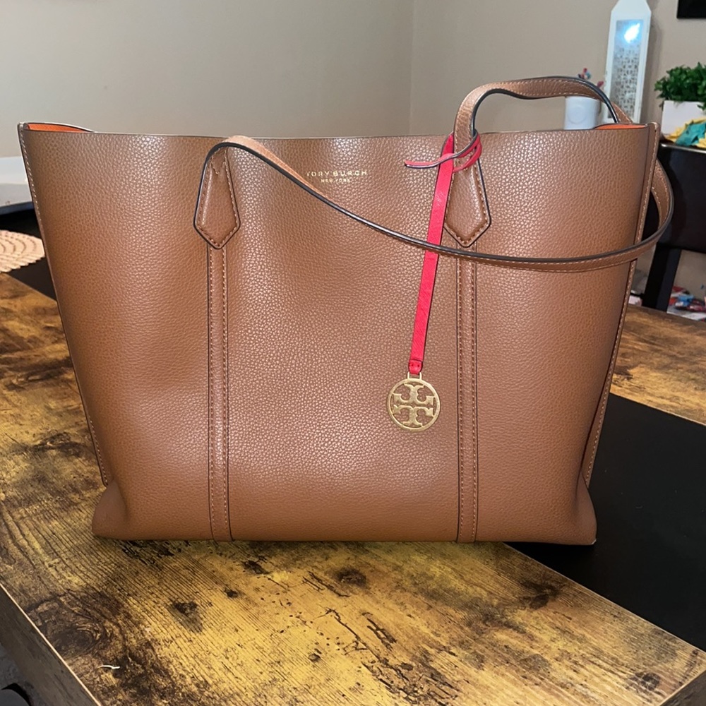 Tory Burch Perry Triple compartment tote 💚